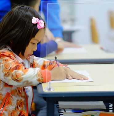 EZ-Grip Magnetic Sneeze Guard