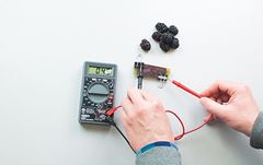 Design and Function of a Blackberry Solar Cell Green Chemistry Laboratory Kit