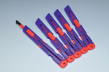 Auto-Retractable Scalpels